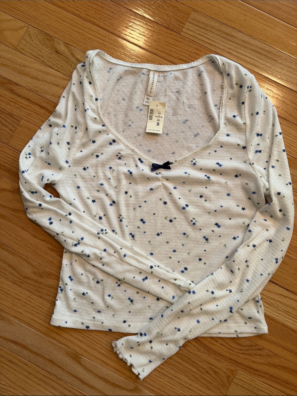 Aeropostale White blue floral waffle  Long-Sleeve Tee XL